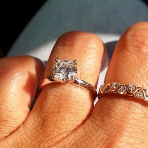 Elegant 14 kt White Gold Diamond Ring